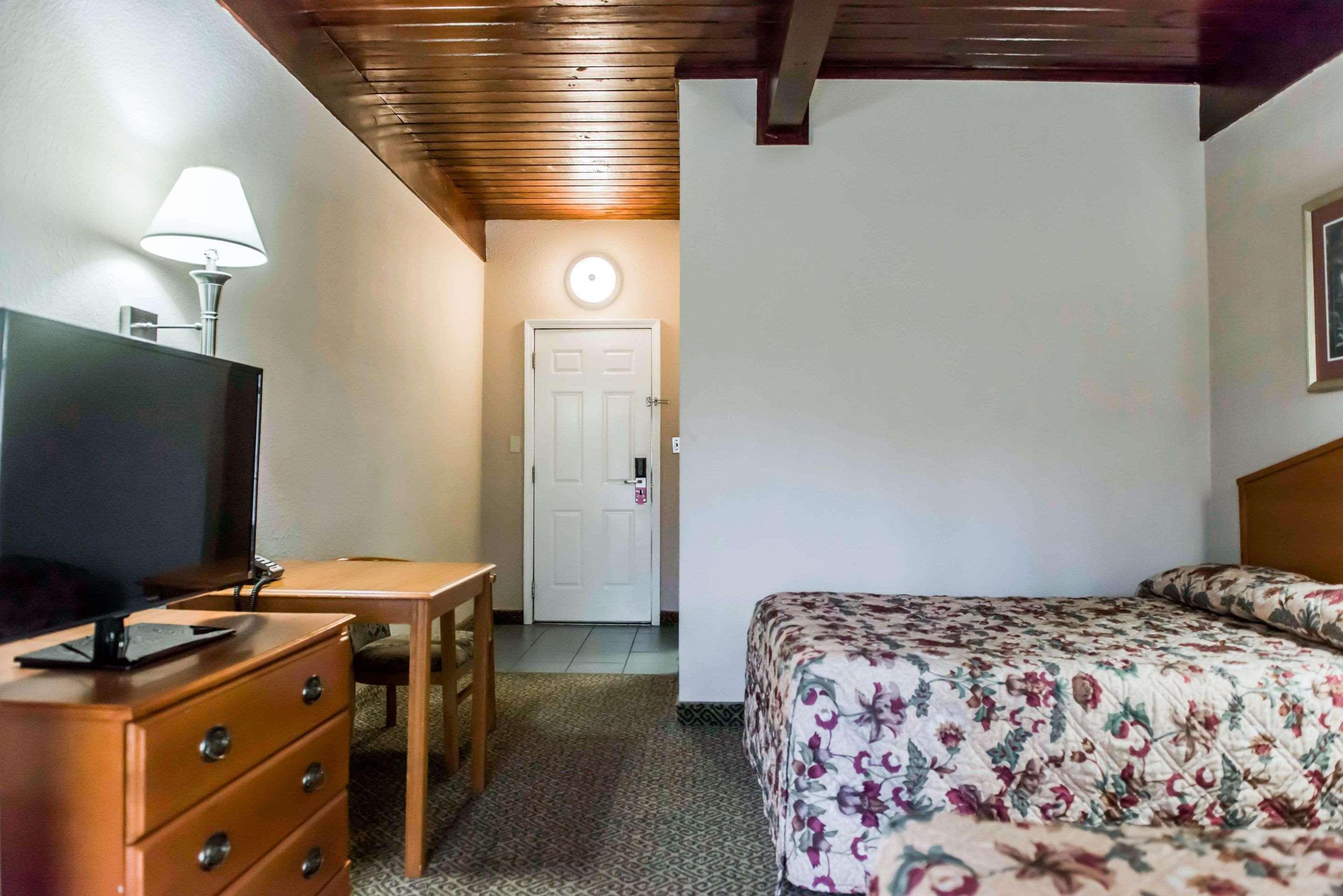 Econo Lodge Tallahassee Near Capital -University Экстерьер фото