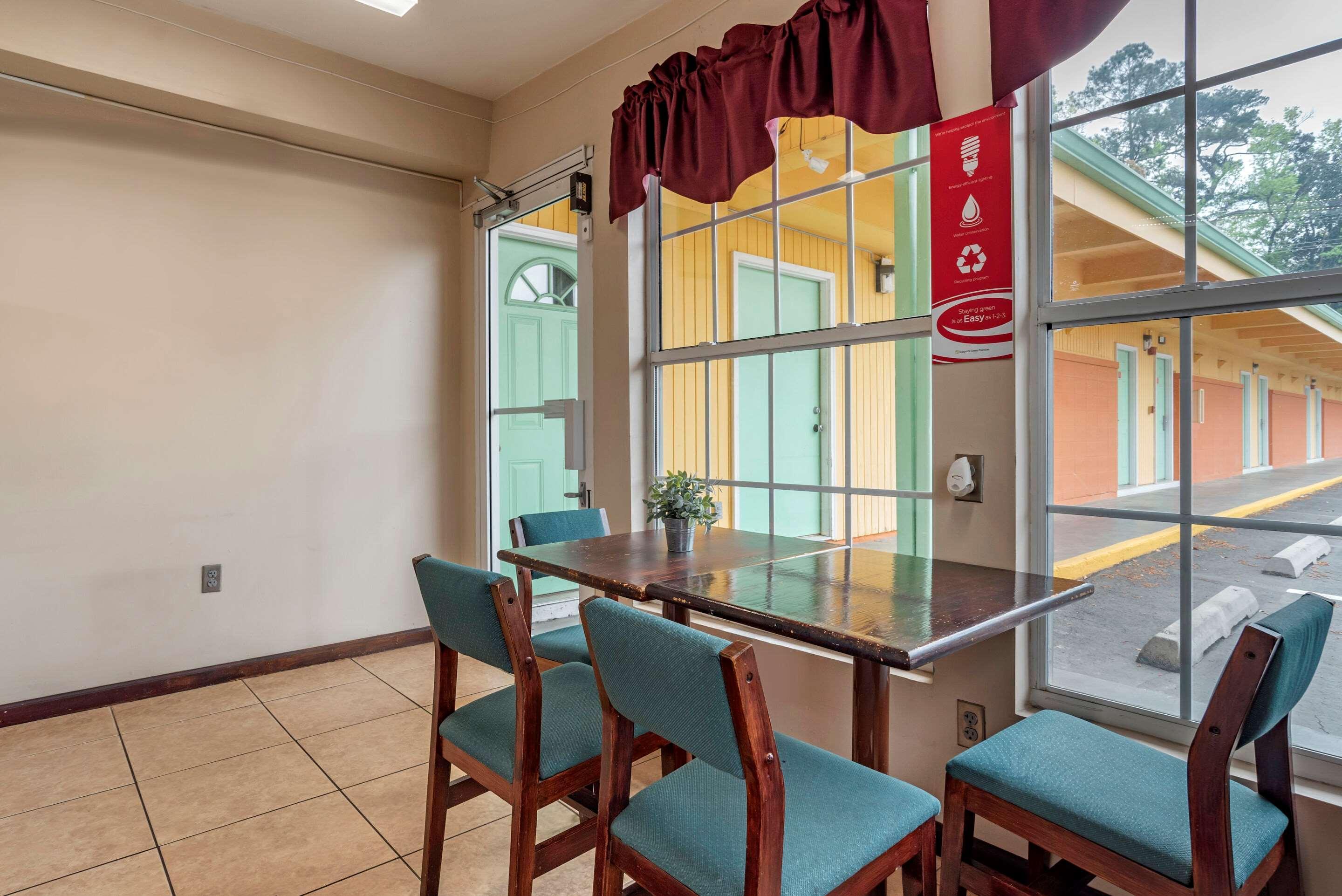 Econo Lodge Tallahassee Near Capital -University Экстерьер фото