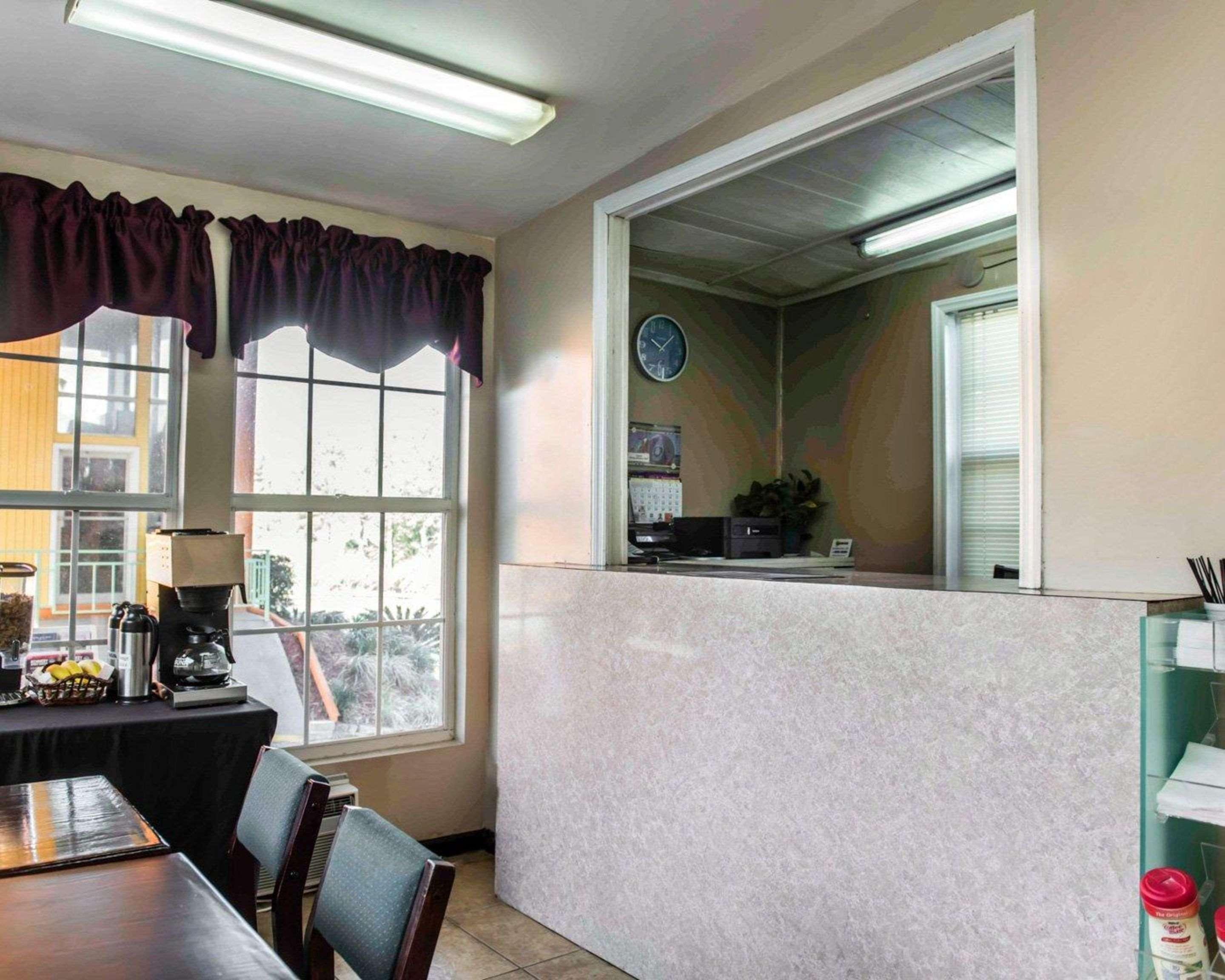 Econo Lodge Tallahassee Near Capital -University Экстерьер фото