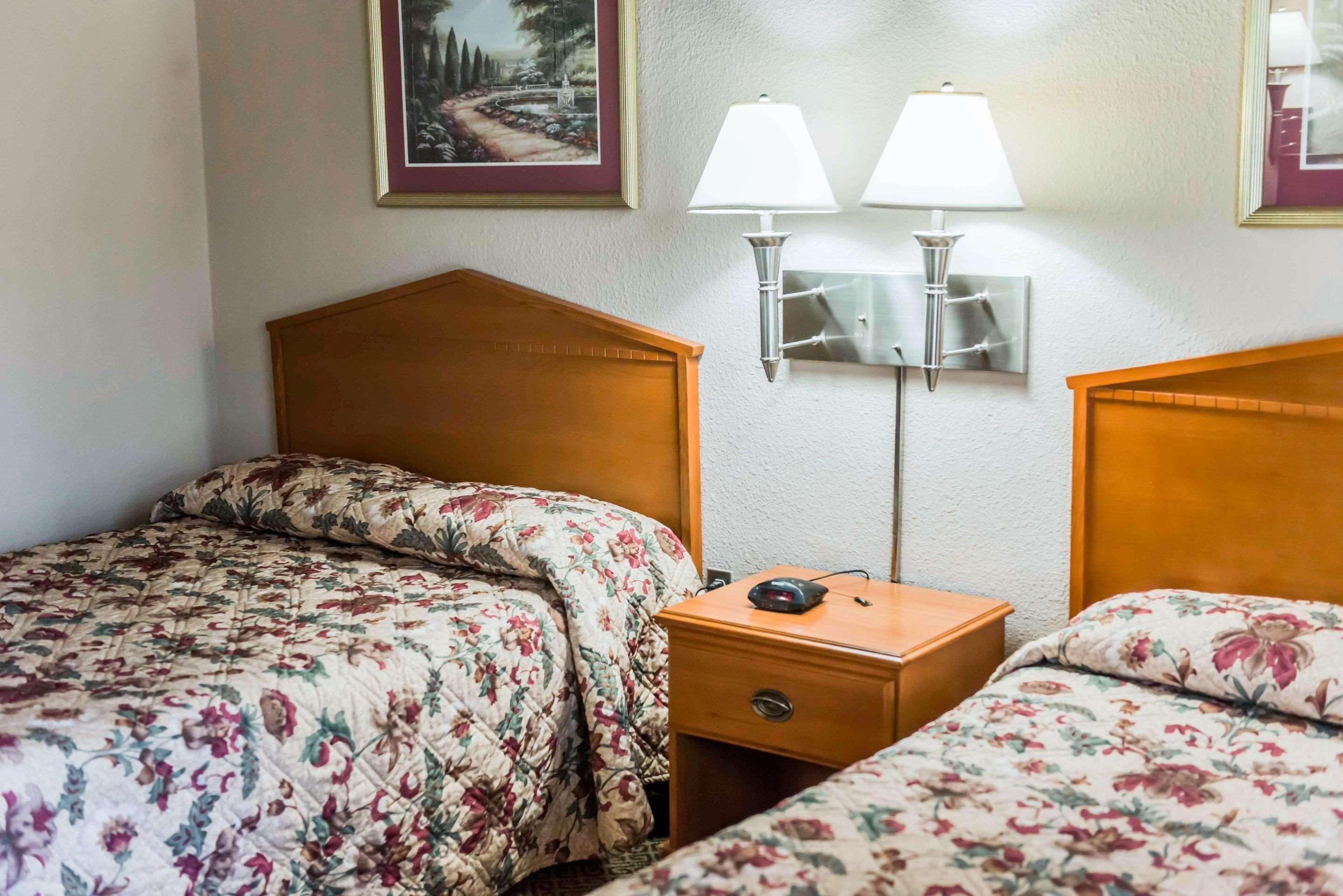 Econo Lodge Tallahassee Near Capital -University Экстерьер фото